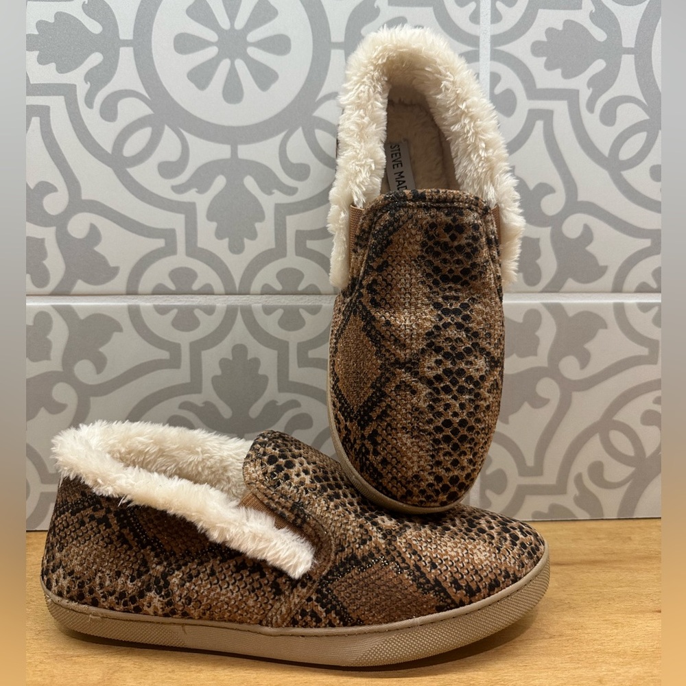 NWOT Steve Maddens Slippers size 9